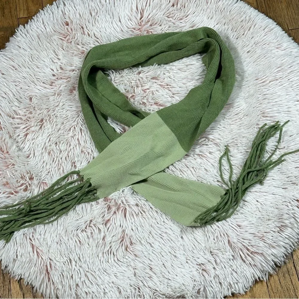 ANN TAYLOR SCARF 100%wool